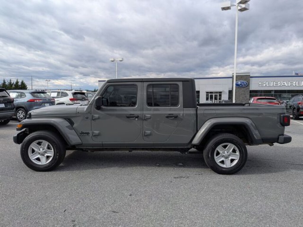 Used 2022 Jeep Gladiator Sport Truck Crew Cab