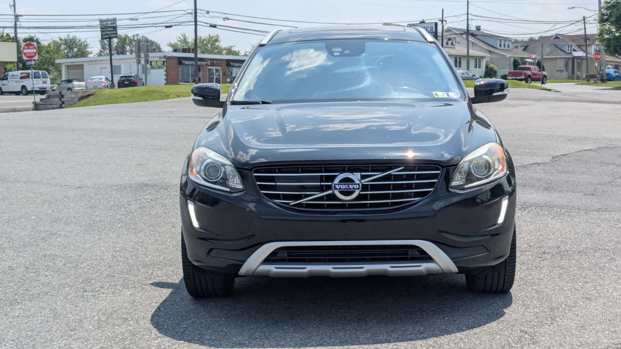 Used 2017 Volvo XC60 T5 Dynamic with VIN YV440MRR7H2065564 for sale in Allentown, PA