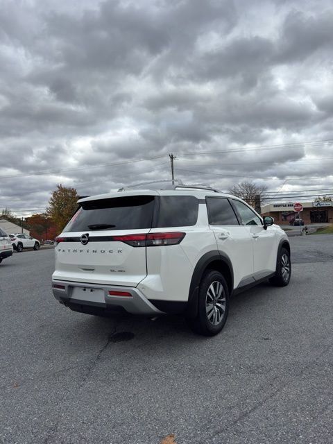2024 Nissan Pathfinder SL photo 4