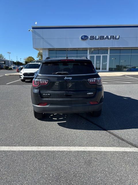 2022 Jeep Compass Latitude Lux photo 4