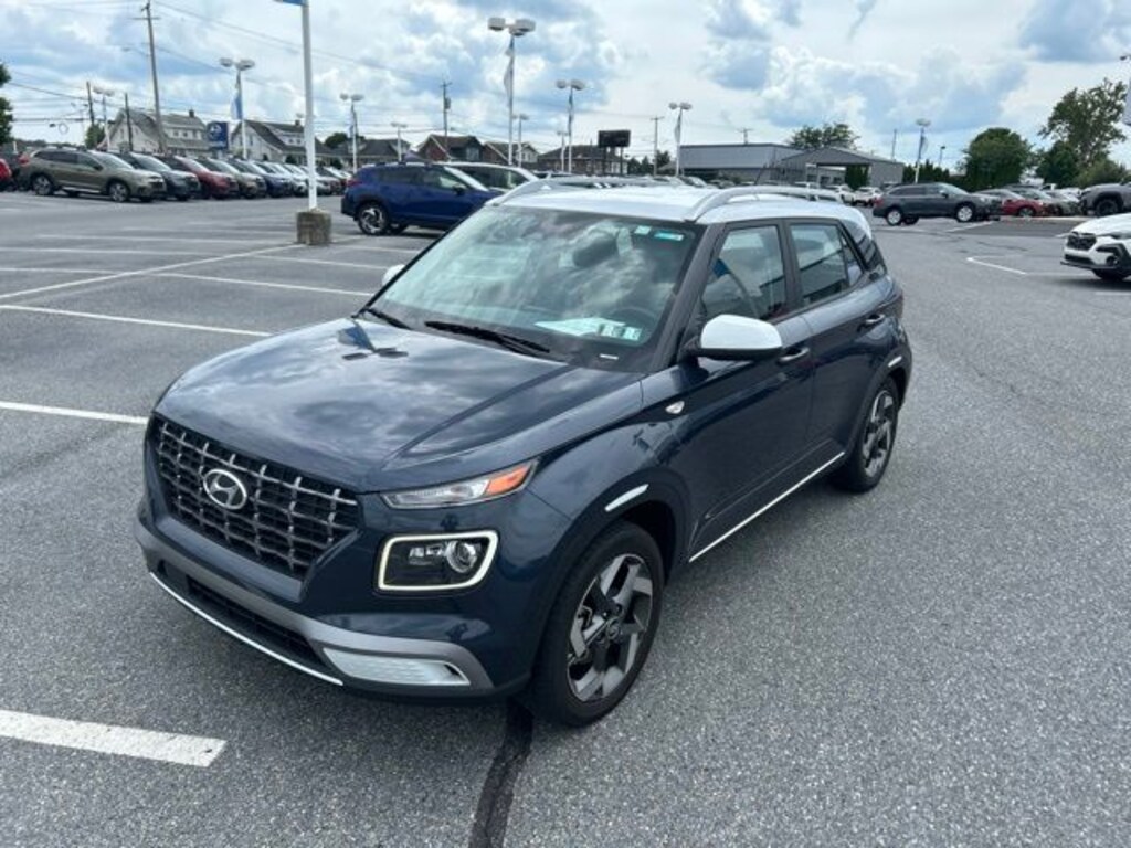 Used 2023 Hyundai Venue Limited SUV