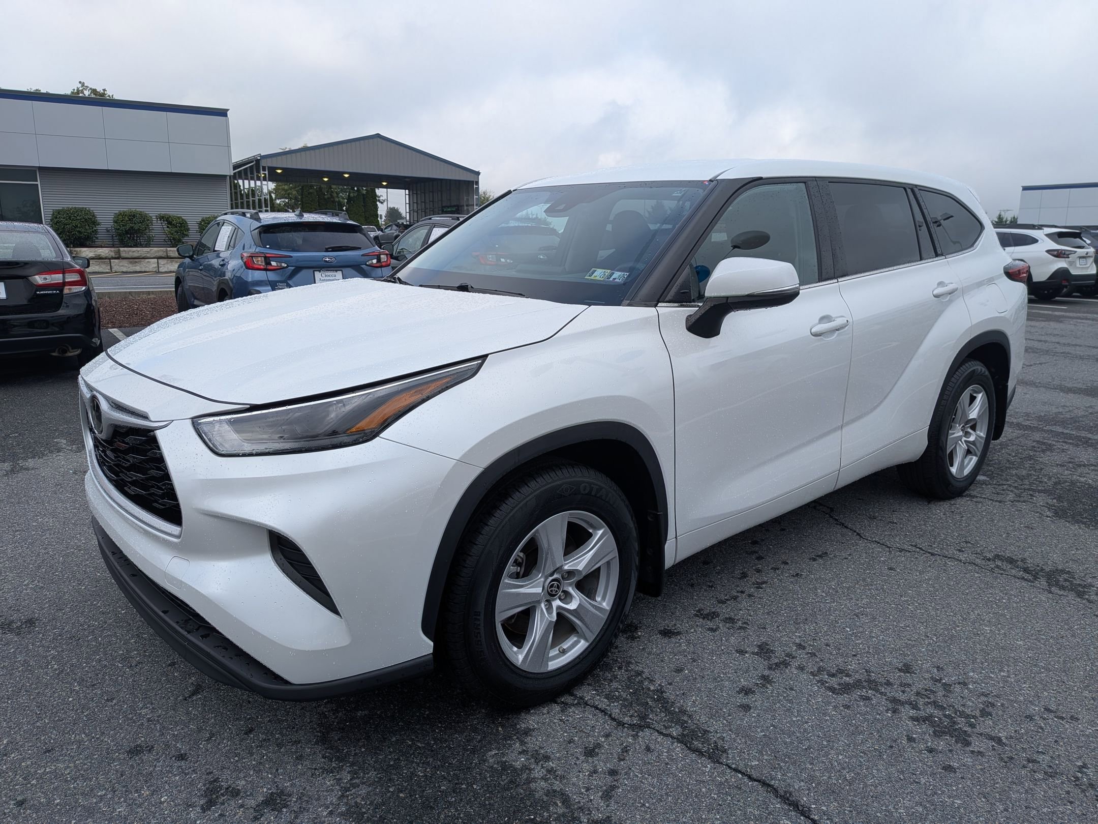 2022 Toyota Highlander L photo 3