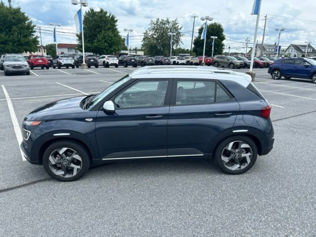 Used 2023 Hyundai Venue Limited SUV
