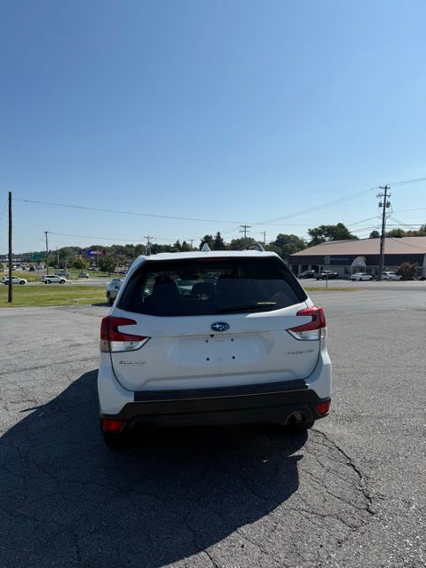 2021 Subaru Forester Premium photo 3