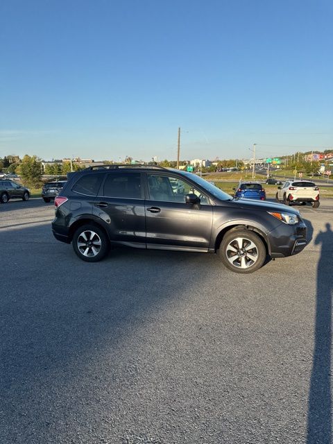 2017 Subaru Forester 2.5i Limited photo 3