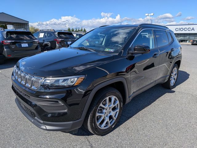 2022 Jeep Compass Latitude Lux photo 3