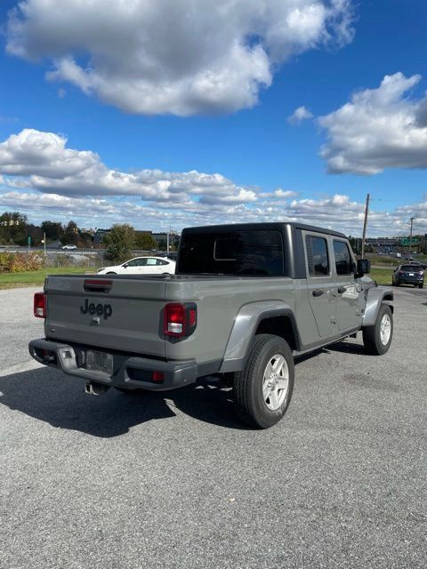 2022 Jeep Gladiator Sport photo 3