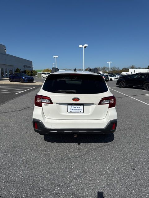 2018 Subaru Outback 2.5i Premium photo 4