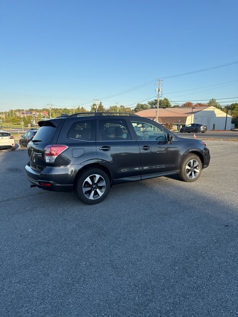 2017 Subaru Forester 2.5i Limited photo 2