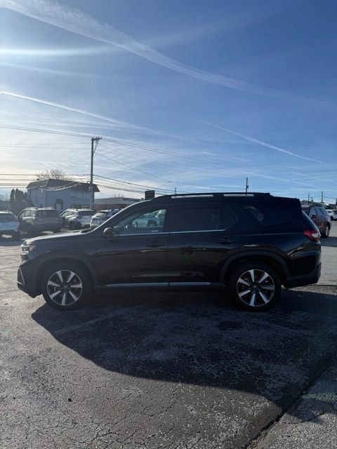 2023 Honda Pilot Touring photo 2