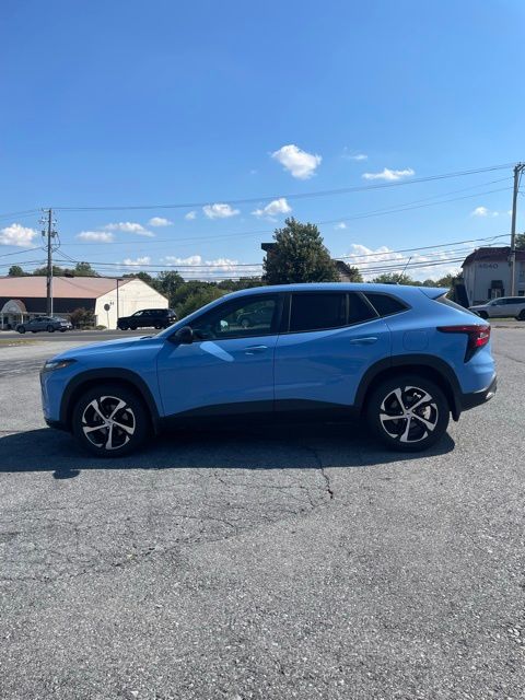 2024 Chevrolet Trax photo 2