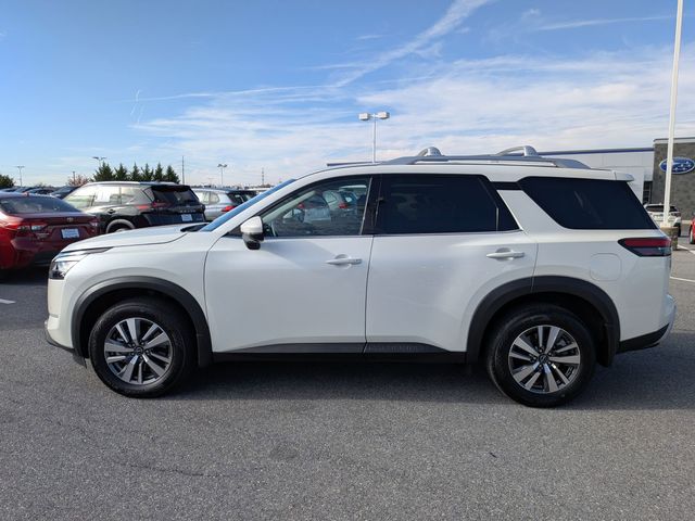 2024 Nissan Pathfinder SL photo 3