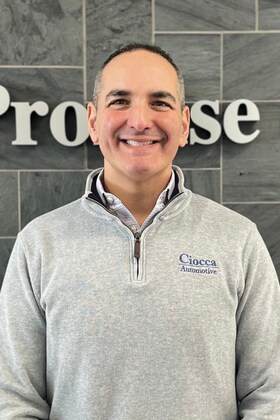 Staff member Bernie Ferretti from ID_b48582728576