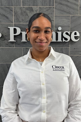 Staff member Danna Diaz from ID_07db7c1c8dab