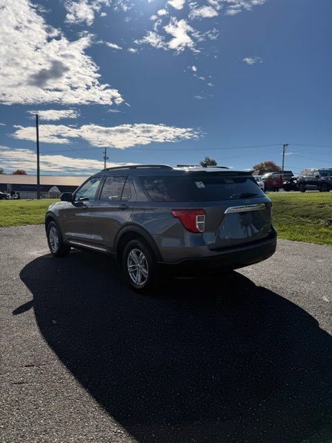 2023 Ford Explorer XLT photo 2
