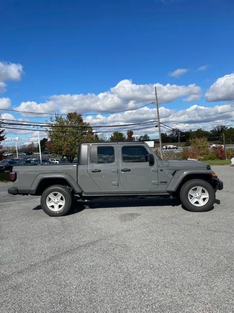 2022 Jeep Gladiator Sport photo 2
