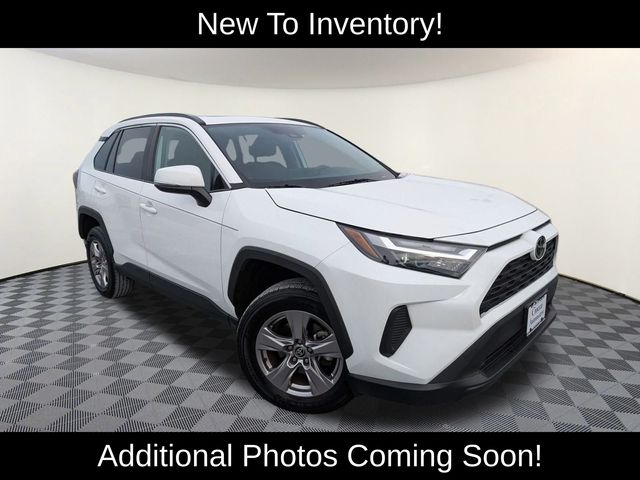 2022 Toyota RAV4 XLE's photo