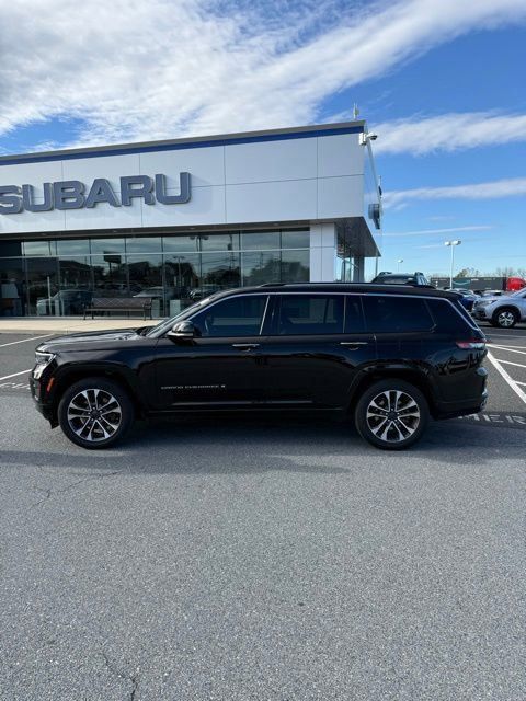 2022 Jeep Grand Cherokee Overland photo 2