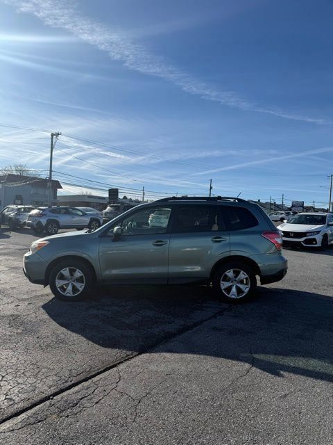 2014 Subaru Forester 2.5i Premium photo 2