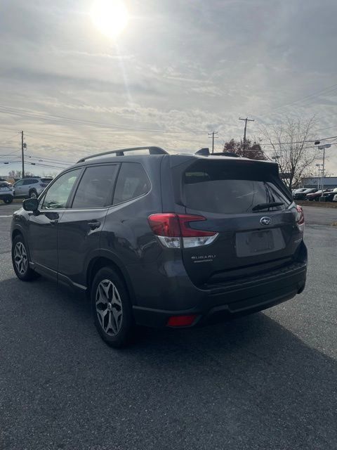 2020 Subaru Forester Premium photo 4