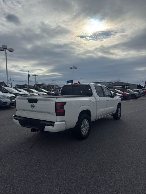 2022 Nissan Frontier SV photo 3