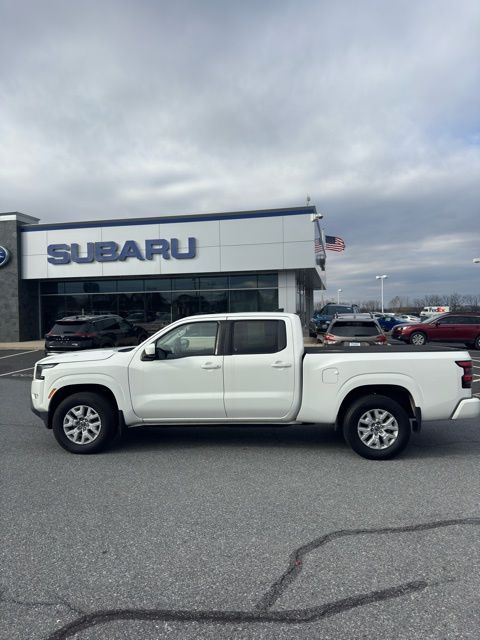 2022 Nissan Frontier SV photo 2