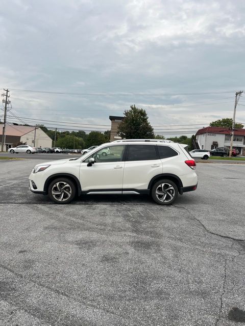 2022 Subaru Forester Touring photo 4