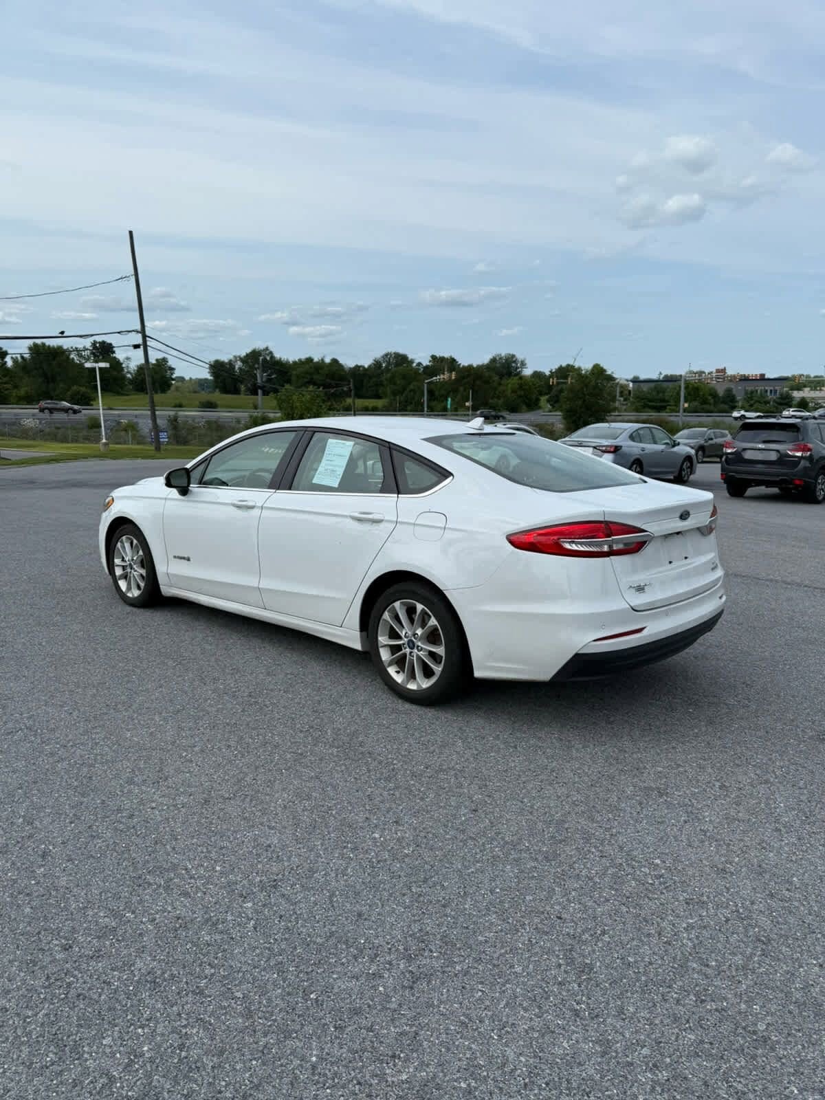 2019 Ford Fusion Hybrid SE photo 3