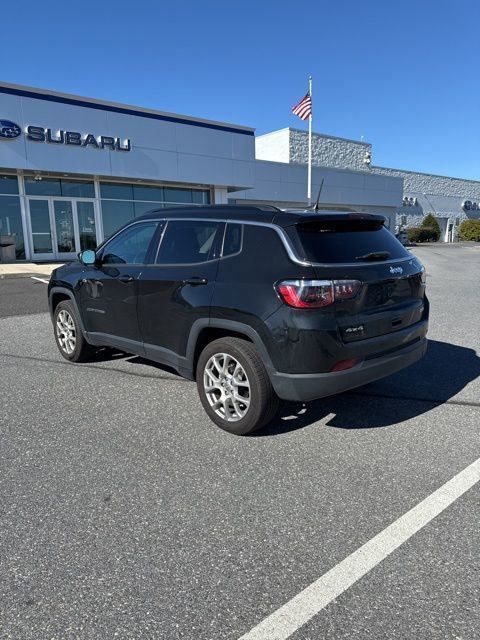 2022 Jeep Compass Latitude Lux photo 3