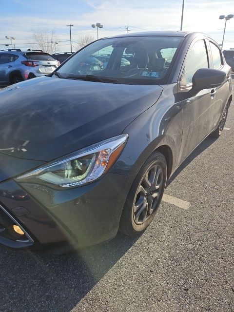 2020 Toyota Yaris XLE's photo