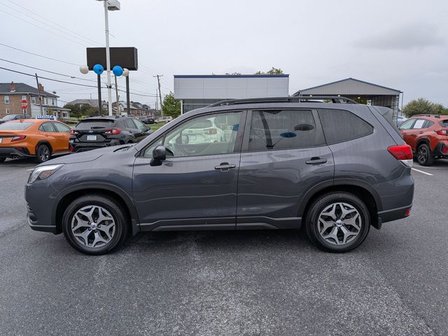 2022 Subaru Forester Premium photo 3
