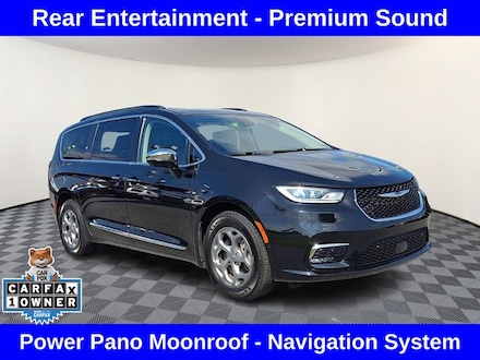 2023 Chrysler Pacifica Limited Van Passenger Van