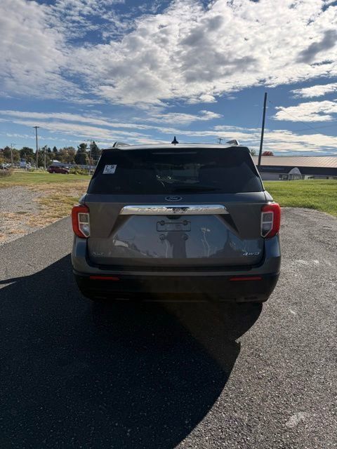 2023 Ford Explorer XLT photo 3
