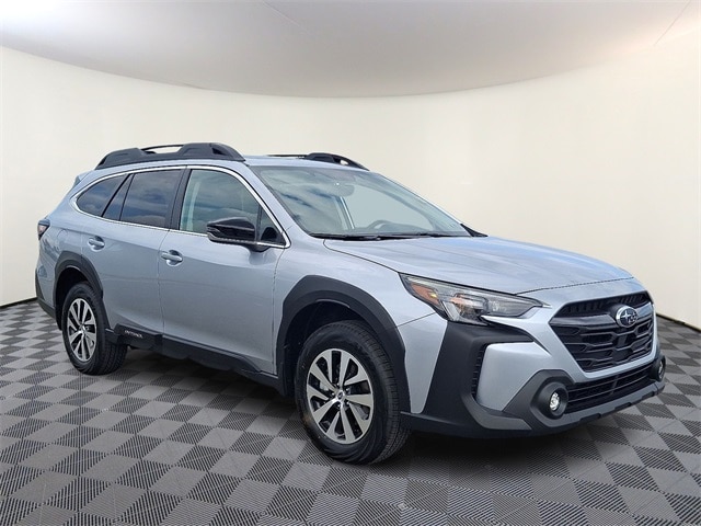 2025 Subaru Outback Premium's photo