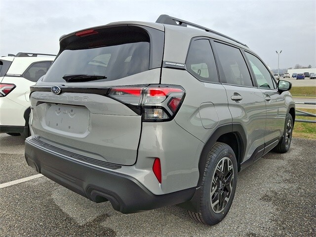 2026 Subaru Forester Premium photo 4