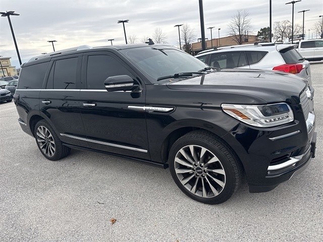2018 Lincoln Navigator Select photo 2