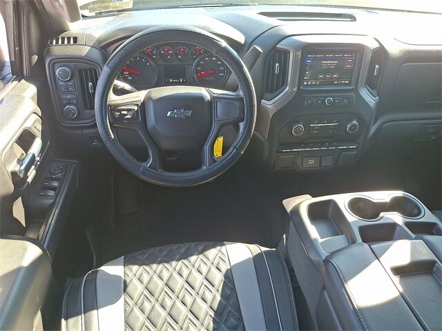 2020 Chevrolet Silverado 1500 Custom photo 2