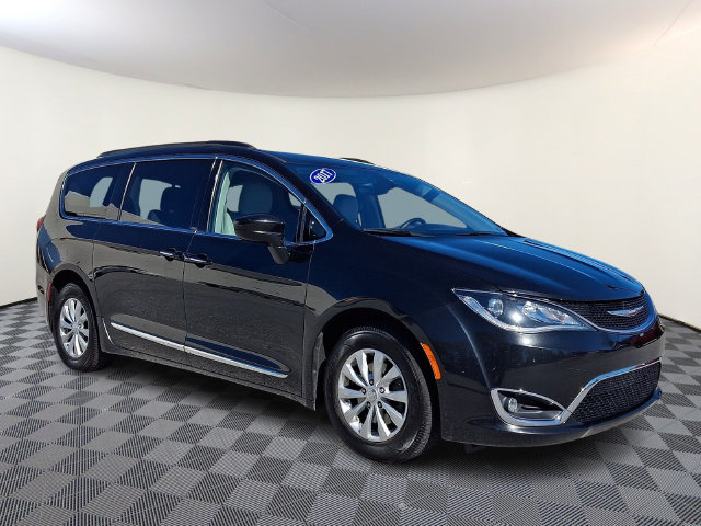 Used 2017 Chrysler Pacifica Touring-L with VIN 2C4RC1BG8HR654826 for sale in York, PA