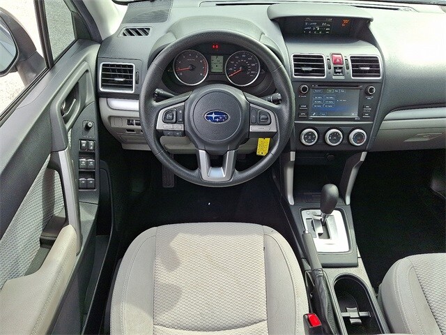 2017 Subaru Forester 2.5i photo 2