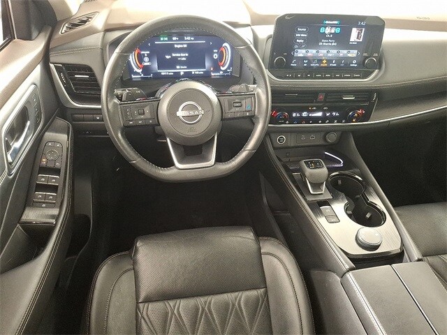 2022 Nissan Rogue Platinum photo 2