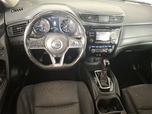 2017 Nissan Rogue SV photo 2