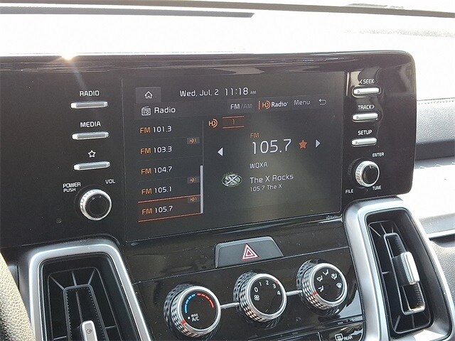 2022 Kia Sorento LX photo 3