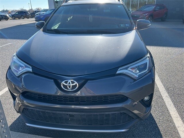 2016 Toyota RAV4 SE photo 2