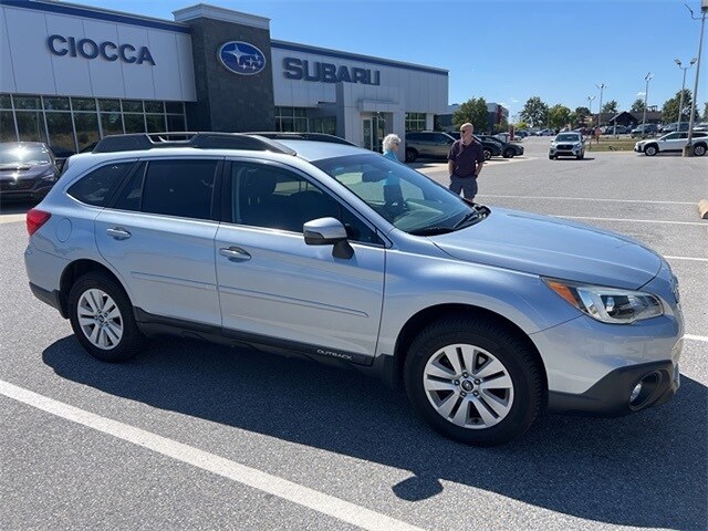 2016 Subaru Outback 2.5i Premium photo 3