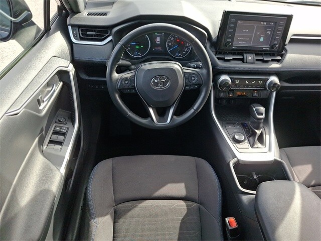 2022 Toyota RAV4 Hybrid SE photo 2