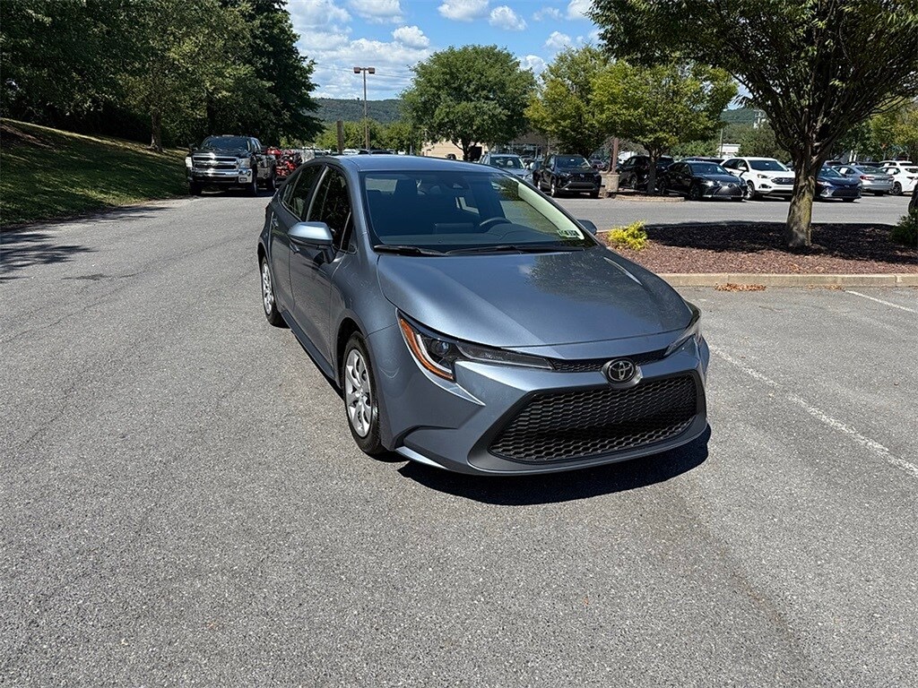 2022 Toyota Corolla LE photo 2