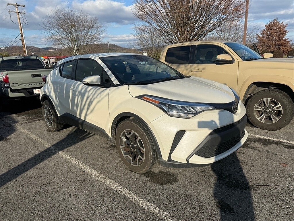 2020 Toyota C-HR LE photo 2