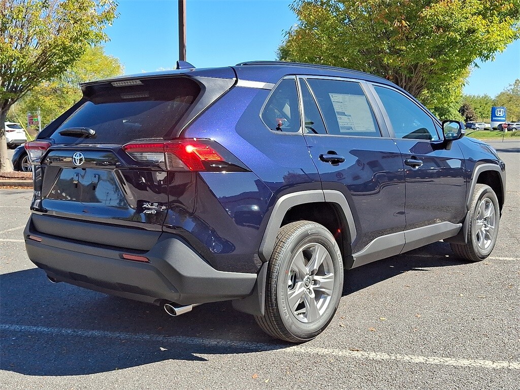 2025 Toyota RAV4 XLE photo 4