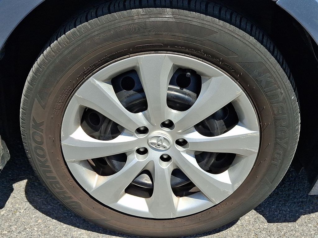 2024 Toyota Corolla LE - Photo 11