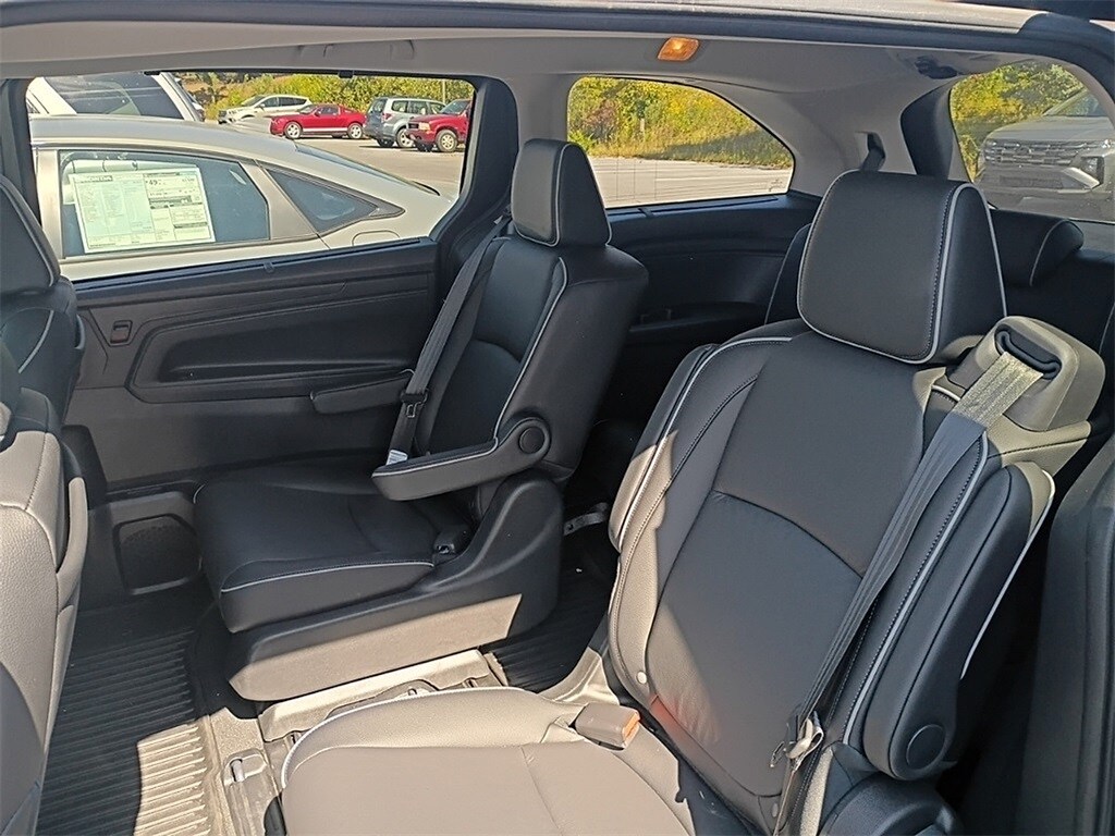 2025 Honda Odyssey Touring photo 2